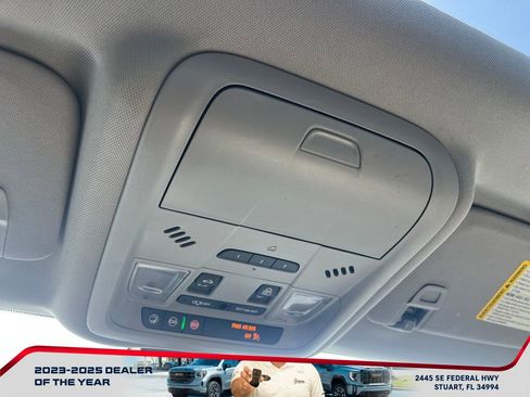 Used 2023 GMC Terrain SLT w/ Tech Package FWD image 34