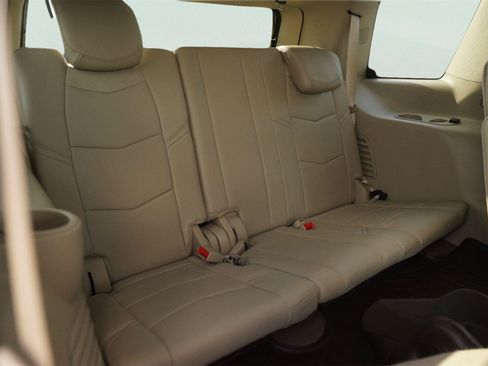 Used 2017 Cadillac Escalade Luxury RWD image 16