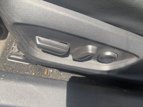 Used 2021 Toyota Camry SE image 19