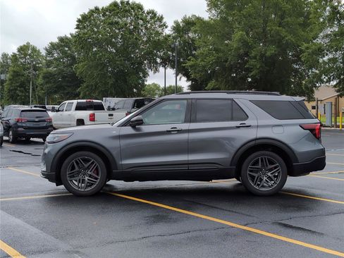 Used 2025 Ford Explorer ST-Line w/ ST-Line Street Pack AWD/4WD image 2