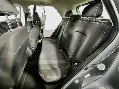 Used 2025 Hyundai Venue SEL FWD image 14