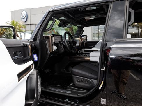 Used 2025 GMC Hummer EV 2X AWD/4WD image 25
