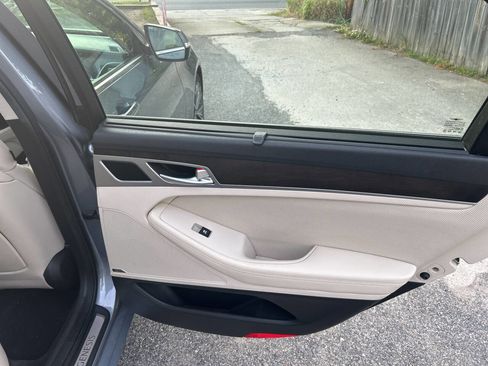 Used 2017 Genesis G80 3.8 w/ Option Group 03 image 27