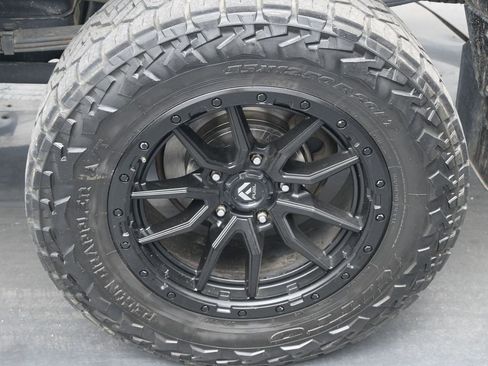 Used 2018 Toyota Tundra SR5 w/ TRD Off Road Package image 12