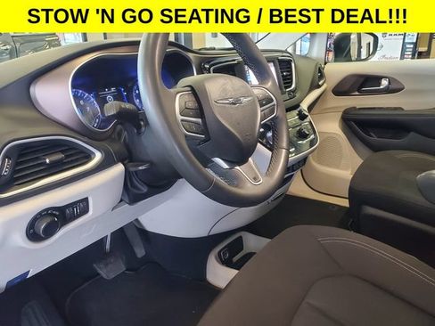 Used 2023 Chrysler Voyager LX FWD image 11