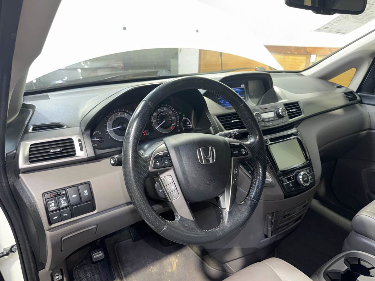 Used 2015 Honda Odyssey Touring Elite image 18
