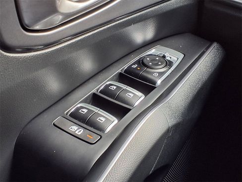 Certified 2025 Kia Sorento S image 19