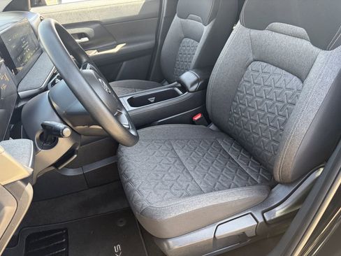 Used 2025 Nissan Kicks SV image 21