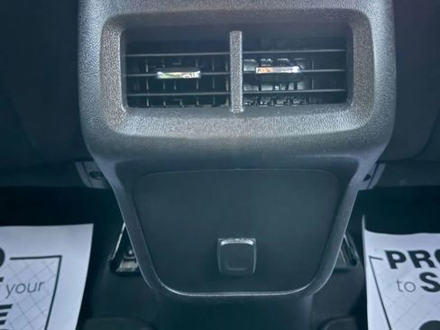 Used 2018 Chevrolet Equinox LT FWD image 24