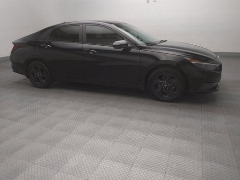 Used 2021 Hyundai Elantra Blue image 11