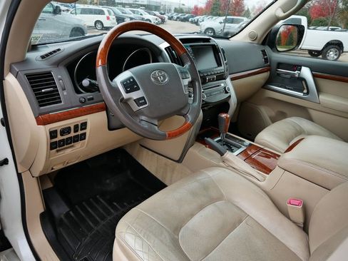 Used 2015 Toyota Land Cruiser image 33