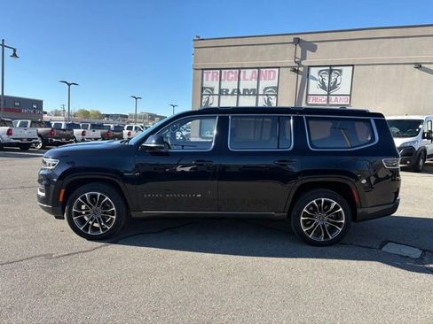 Used 2022 Jeep Grand Wagoneer Series III AWD/4WD image 3