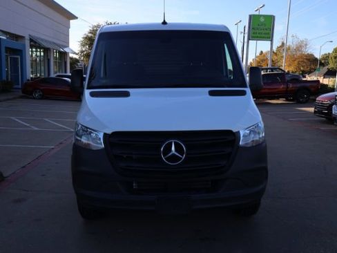 Used 2024 Mercedes-Benz Sprinter 2500 image 2