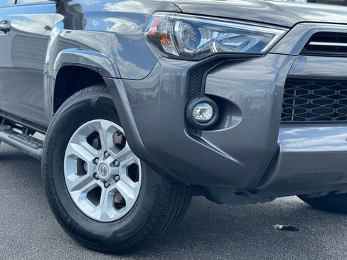 Used 2022 Toyota 4Runner SR5 Premium w/ Moonroof Package RWD image 12