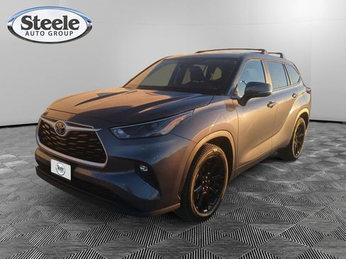 Used 2023 Toyota Highlander L image 1