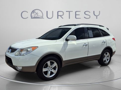 Used 2010 Hyundai Veracruz Limited w/ Navigation Pkg 3 FWD image 1