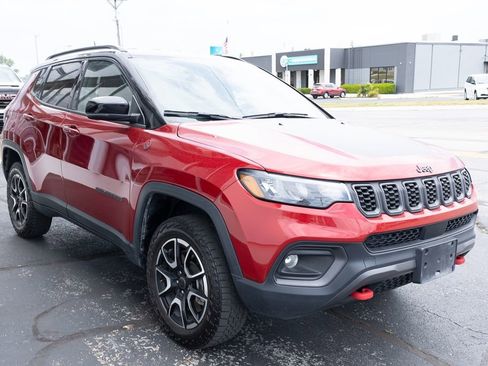 Used 2025 Jeep Compass Trailhawk AWD/4WD image 6