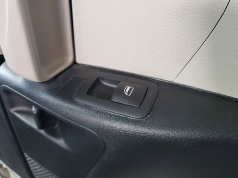 Used 2023 Chrysler Pacifica Touring-L image 17