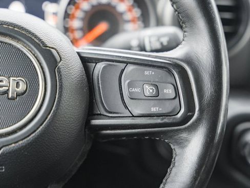 Used 2022 Jeep Gladiator Willys image 37