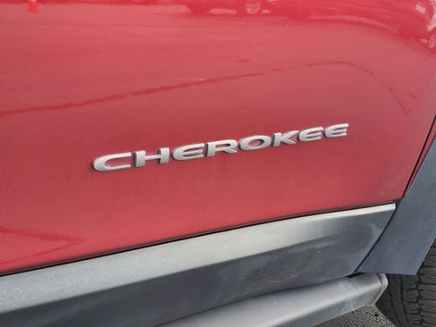 Used 2020 Jeep Cherokee Trailhawk w/ Comfort/Convenience Group AWD/4WD image 9