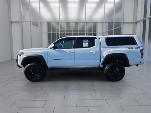 Used 2023 Toyota Tacoma TRD Off-Road w/ Technology Package AWD/4WD image 6
