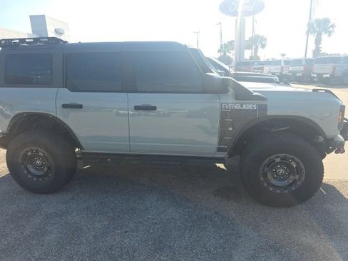Used 2024 Ford Bronco Everglades AWD/4WD image 2
