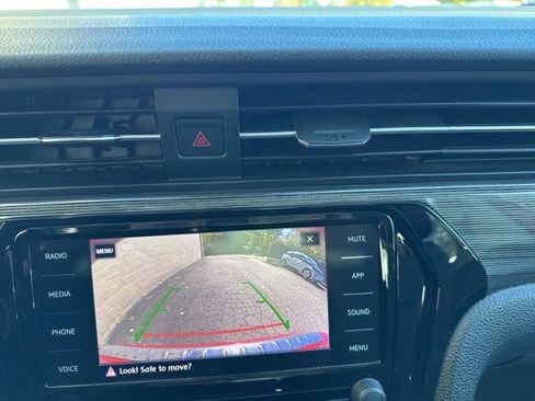 Used 2020 Volkswagen Passat 2.0T R-Line image 22