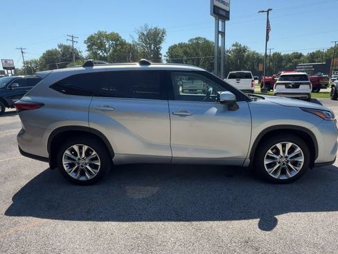 Used 2021 Toyota Highlander Limited AWD/4WD image 9