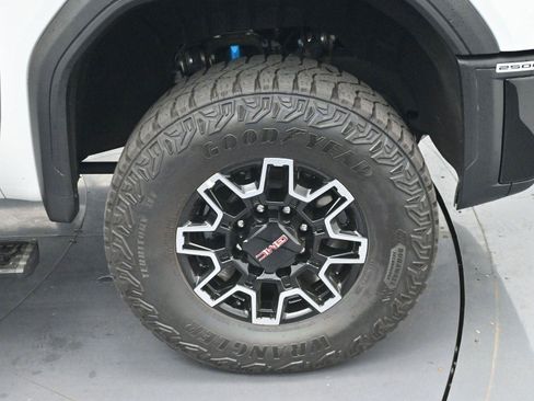 Used 2025 GMC Sierra 2500 AT4X image 23
