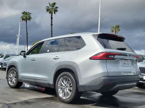 Used 2024 Toyota Grand Highlander Platinum image 2