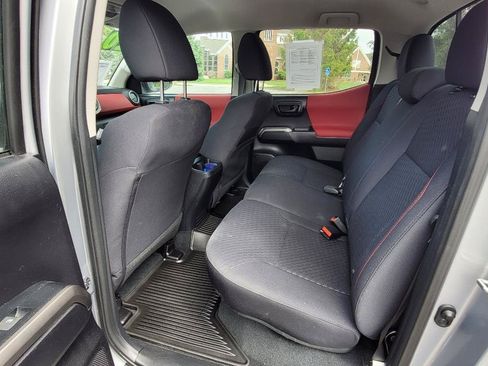 Used 2020 Toyota Tacoma SR5 AWD/4WD image 15