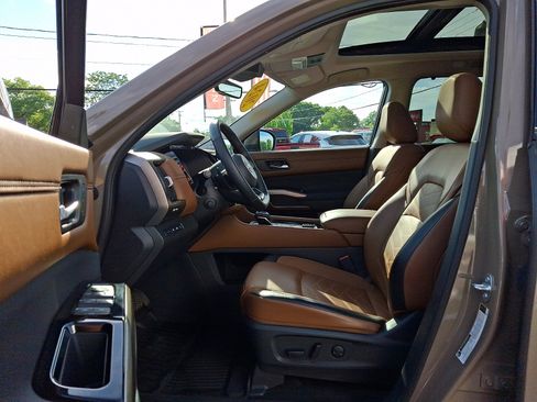 Used 2024 Nissan Pathfinder Platinum w/ Cargo Package AWD/4WD image 17