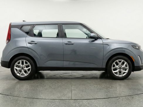 Used 2025 Kia Soul LX w/ LX Technology Package FWD image 11