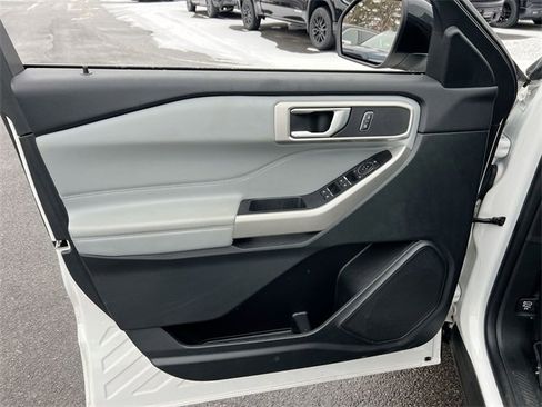 Used 2022 Ford Explorer XLT w/ Equipment Group 202A image 21