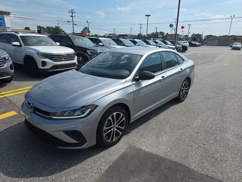 Used 2025 Volkswagen Jetta Sport FWD image 7