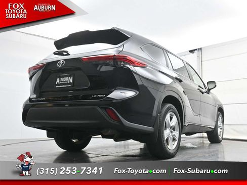 Used 2023 Toyota Highlander LE AWD/4WD image 20