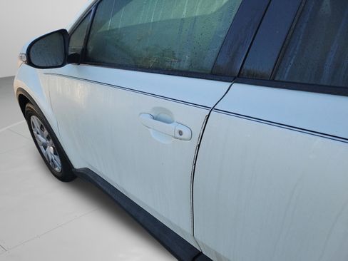 Used 2020 Toyota C-HR LE image 28