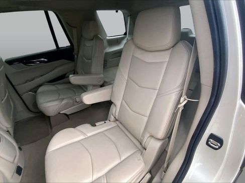 Used 2015 Cadillac Escalade Luxury RWD image 19