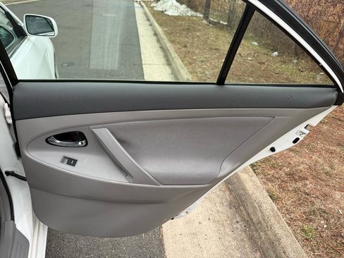 Used 2010 Toyota Camry image 24