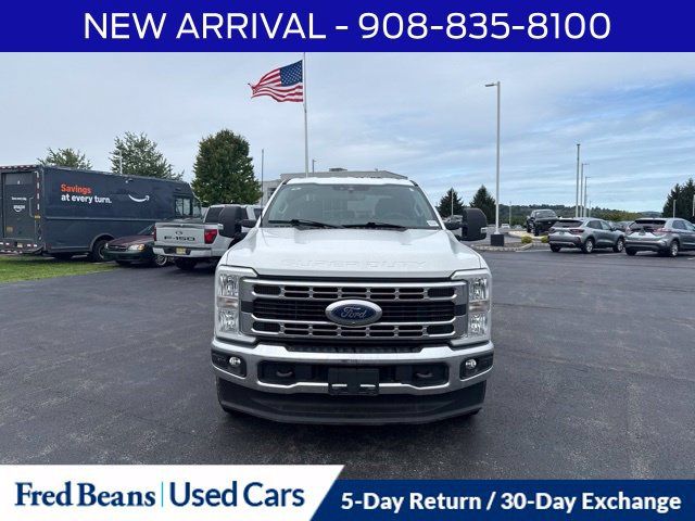 Used 2023 Ford F350 Lariat AWD/4WD image 2