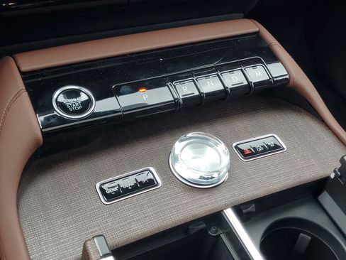 New 2026 Lincoln Navigator Reserve AWD/4WD image 25