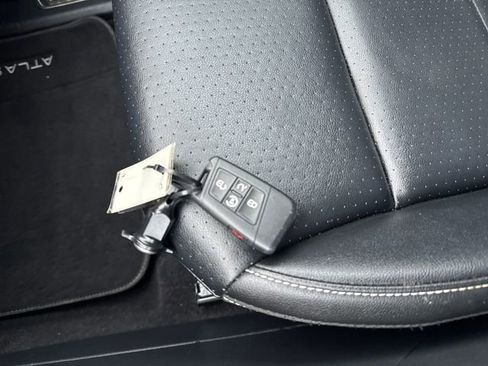 Certified 2022 Volkswagen Atlas SE image 38