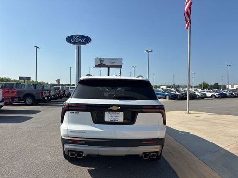 Used 2026 Chevrolet Traverse LT w/ Driver Confidence Package FWD image 4