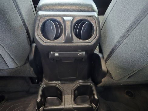 Used 2024 Jeep Wrangler Willys image 39