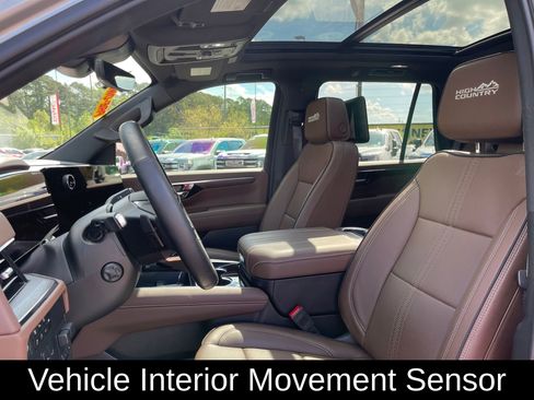 Used 2025 Chevrolet Tahoe High Country image 13