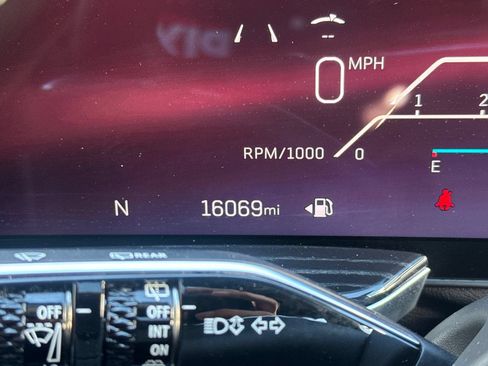 Used 2025 Cadillac Escalade Sport w/ LPO, ONYX Package AWD/4WD image 40