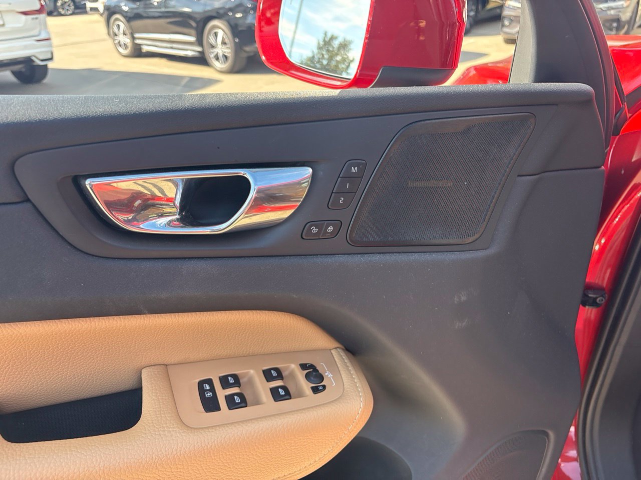 Used 2019 Volvo XC60 T5 Momentum w/ Multimedia Package FWD image 15
