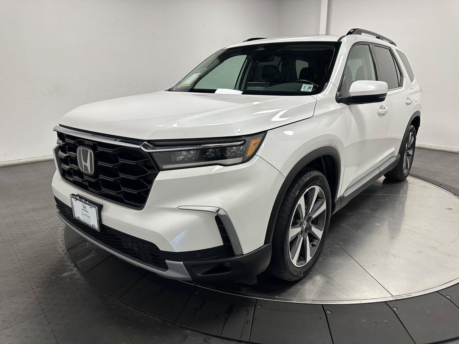 Used 2025 Honda Pilot Touring image 6