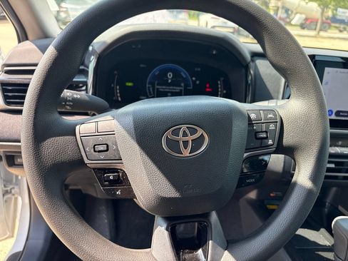 Used 2026 Toyota Camry LE FWD image 15