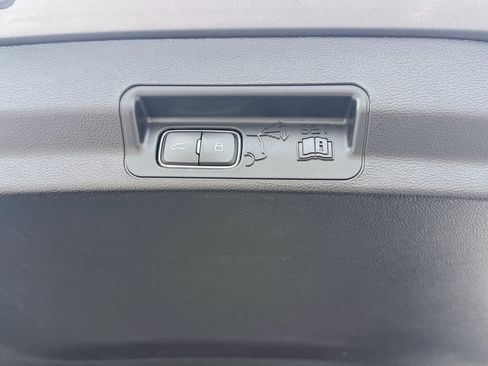 Used 2023 Ford Explorer Limited AWD/4WD image 10